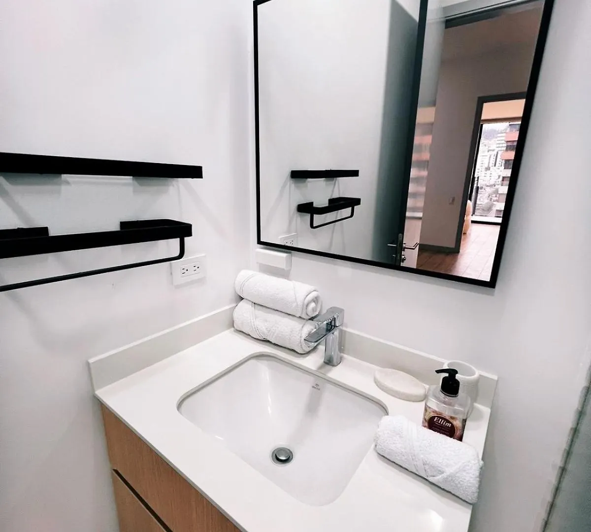 Suite En La Carolina Con Piscina Y Jacuzzi 基多 公寓